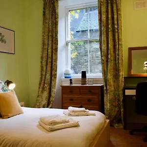 3 Bedroom Next To Leafy Meadows Edinburgh